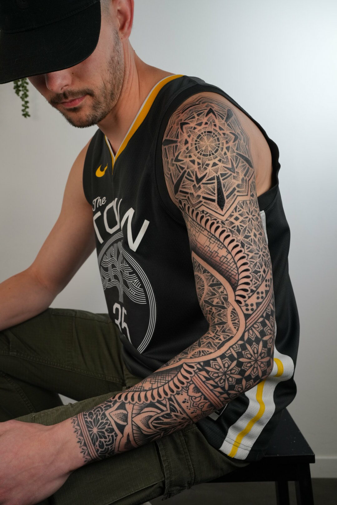 12_tattoo_tatouage_marseille_symmetry _symmetricaltattoo _ornament _ornamentaltattoo _geometrictattoo _mandalatattoo _flowertattoo _dotwork _tatuajes