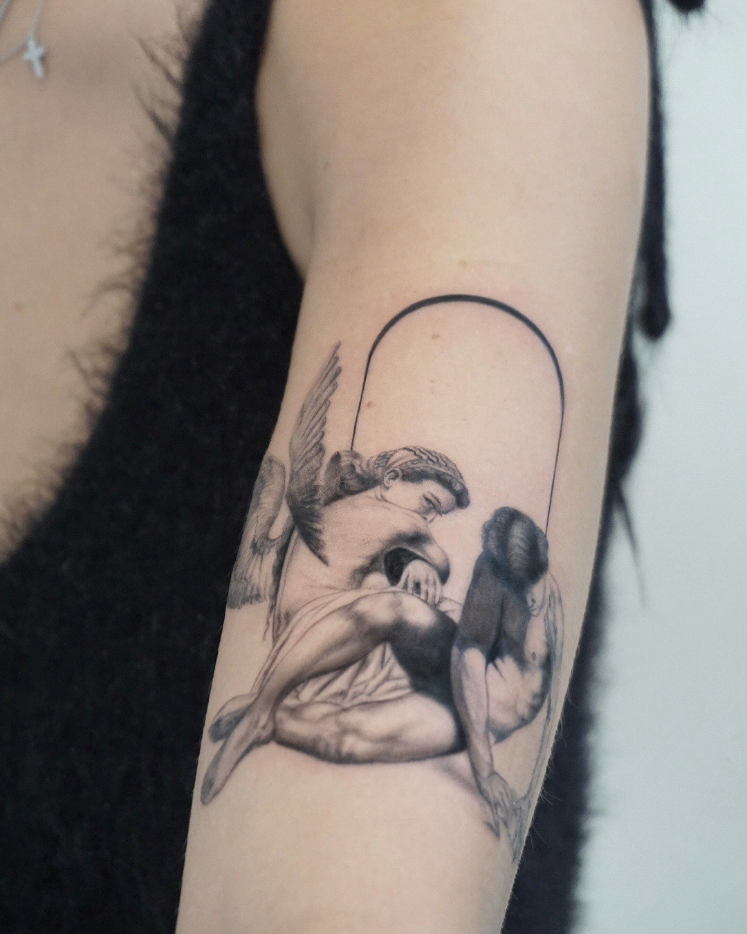 1_ marseille tattoo tatouage micro realism minimaliste realisme