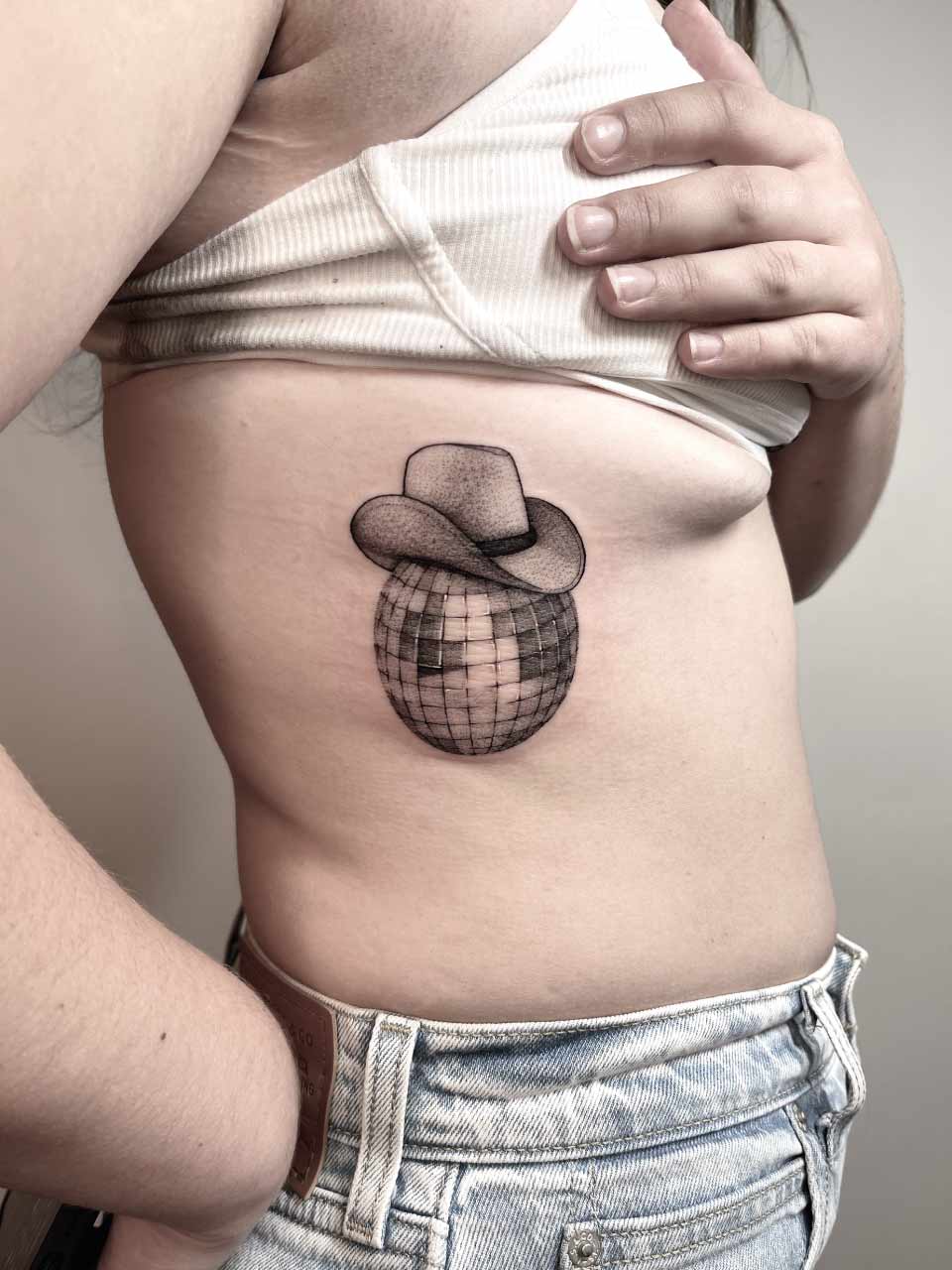 5_marseille meilleure tatoueur dotwork illustration blackwork tattoo