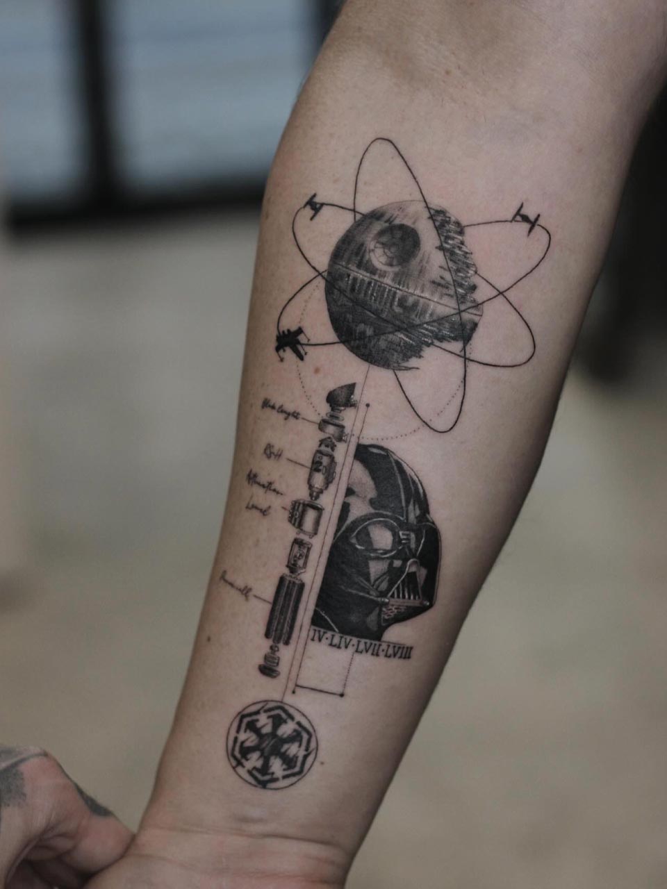 Tatouage micro réaliste réalisé sur l'avant bras sur le thème star wars
